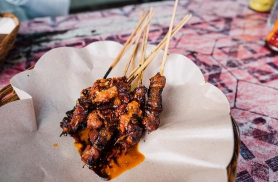 5 Kesalahan Saat Membuat Hidangan Sate Bakar yang Bikin Daging Jadi Alot, Gak enak!